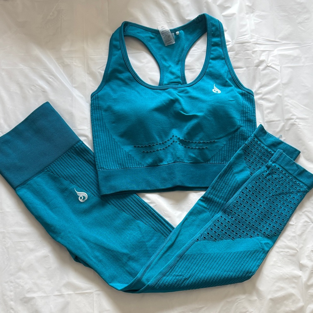 Ryderwear Teal Sports Bra and Leggings Set